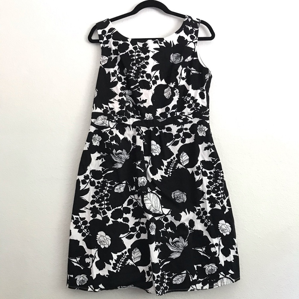 Black and White floral summer dress XL Romy